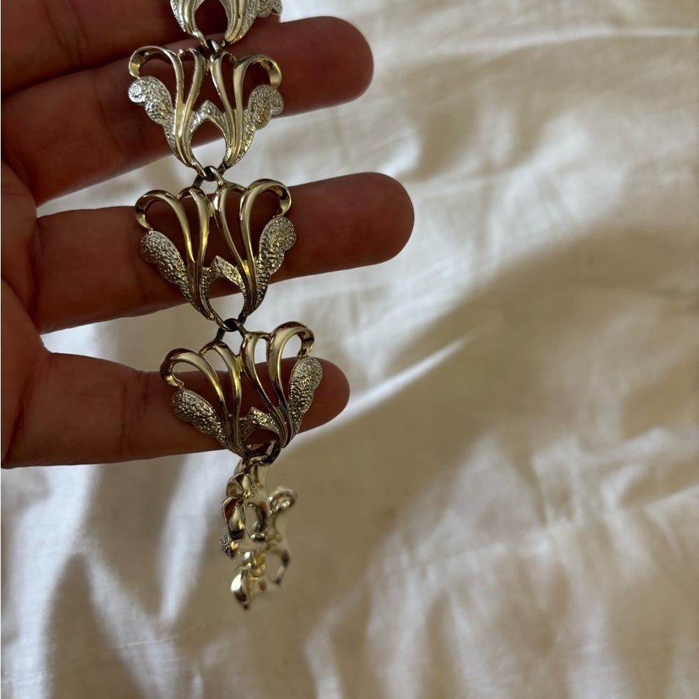 Sarah Coventry Vintage Gold and Silver Floral Bracelet - Picture 4 of 6